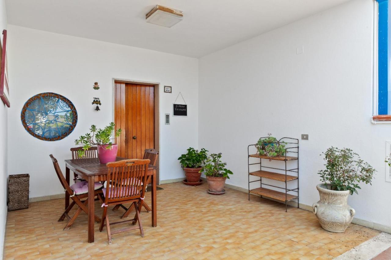 Dimora Teodora Apartment มาเตรา ภายนอก รูปภาพ